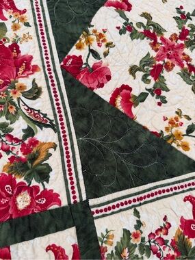 Handmade Quilt Floral Point Nine Patchwork Green Red Holiday. Beautiful!